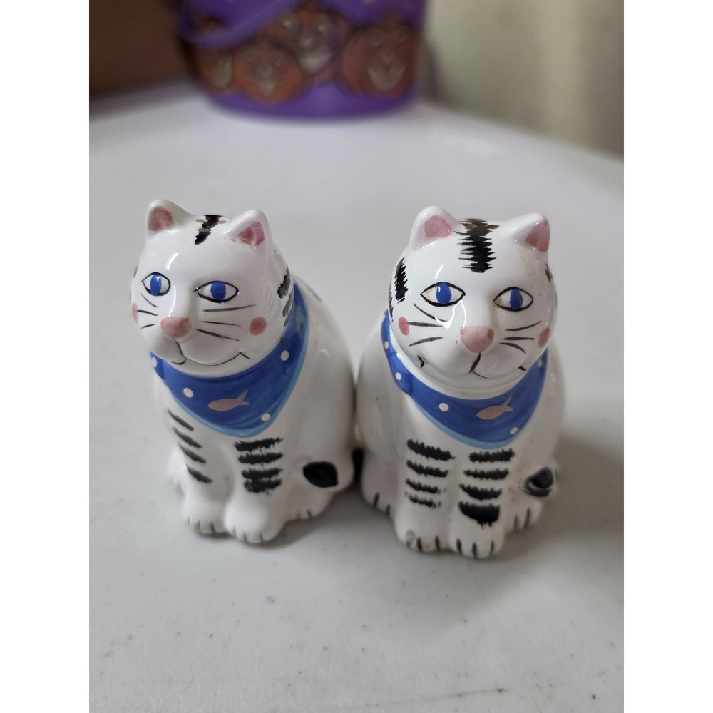 Vintage 90's Coco Dowley ceramic cat salt & pepper shaker black & white